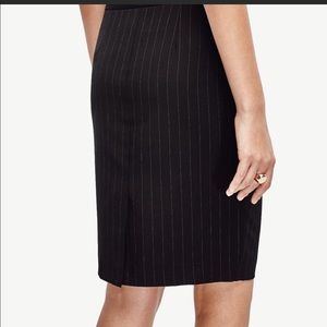 👗2 for $20👗Express Black white work skirt Sz 00